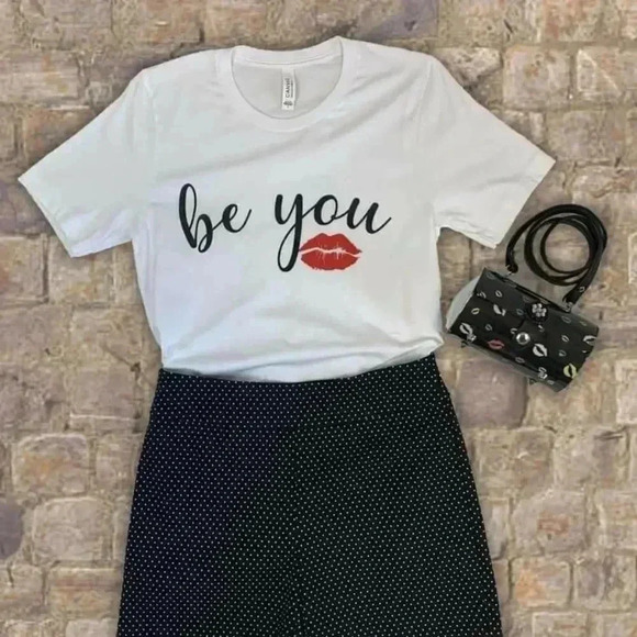 Be You with Lips Tshirt - Picture 1 of 1